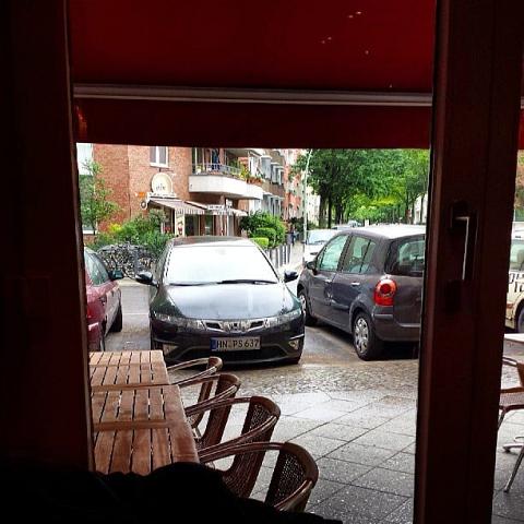 Das Wetter ist traurig. by Scott Joyce