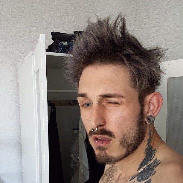 <3