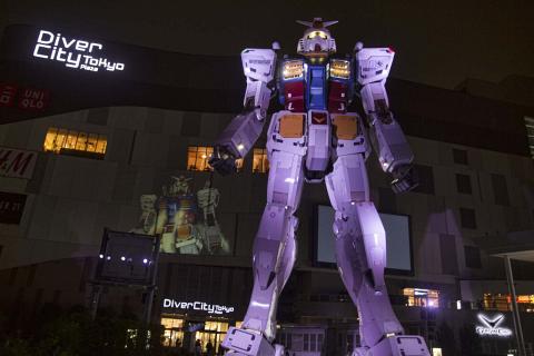 Gundam by Scott Joyce