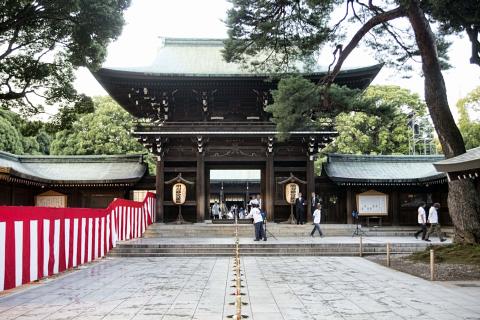 The offering hall of Meiji Jingu by Scott Joyce