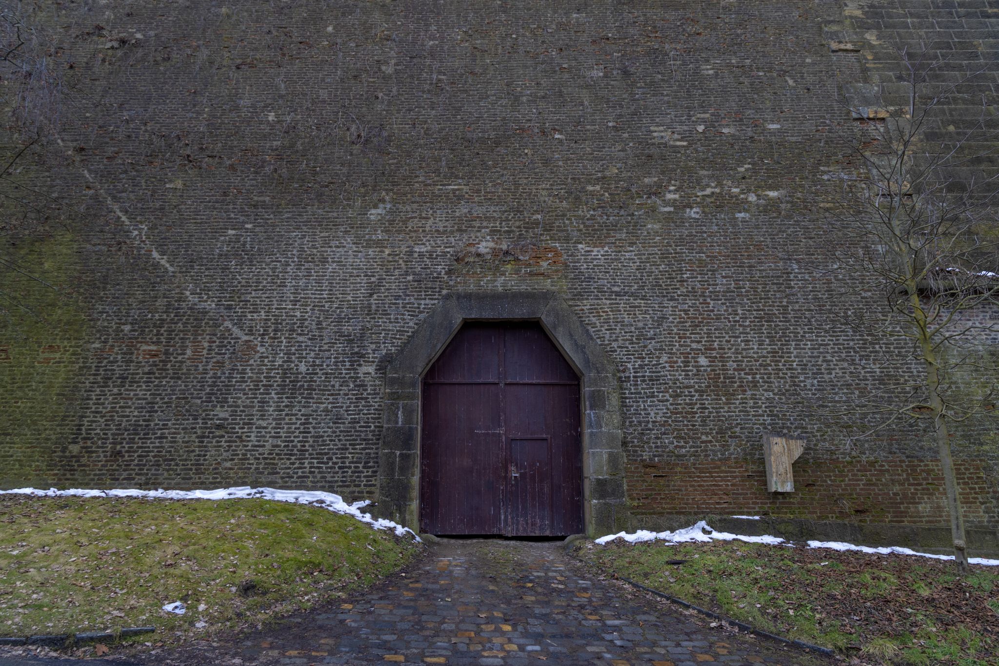 Gate in the Hunger Wall, Prague